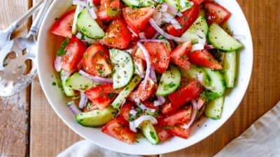 तुम्ही काकडी आणि टोमॅटो एकत्र खातात का? थांबा अगोदर हे वाचा