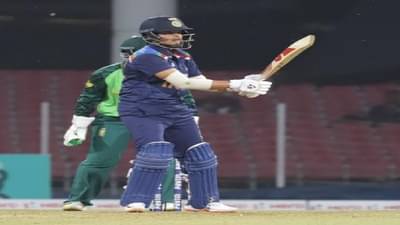 17 वर्षीय शेफाली वर्माचा धमाका, केवळ 12 चेंडूत 58 धावा, चौकार षटकारांची बरसात!