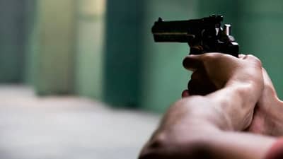 शिकार करताना गोळी सुटून मित्र दगावला, अपराधी भावनेतून तिघांची आत्महत्या