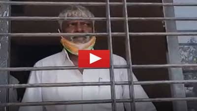 VIDEO | वीज कनेक्शन दोन दिवस खंडित, नाशकात संतप्त शेतकऱ्यांनी आमदारालाच कोंडलं