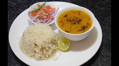 Weight Loss | रात्रीच्या जेवणात डाळ-भात खाल्ल्याने वजन होईल कमी! वाचा याचे फायदे...