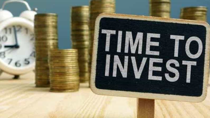 नरेंद्र मोदी देशाचे पंतप्रधान झाल्यापासून त्यांनी पोस्ट ऑफिसला बरीच प्रसिद्धी दिली आहे. मागील काही काळामध्ये पोस्ट ऑफिस सेव्हिंग योजनांविषयी लोकांचे आकर्षण वाढले आहे. स्वत: पंतप्रधान मोदींनीही इंडिया पोस्टच्या योजनांमध्ये गुंतवणूक केली आहे. येथे तुम्हाला चांगला परतावा देखील मिळतो. त्या बरोबरच तो खूप सुरक्षित मानला जातो.