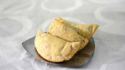 Holi 2021 | यंदाच्या सणाला घराच्या घरीच तयार करा ‘या’ होळी स्पेशल डिश!