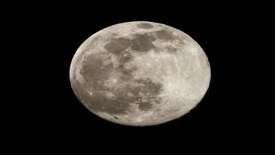 ना भारतात, ना परदेशात, बापाकडून बाळासाठी चक्क चंद्रावर जमिनीची खरेदी