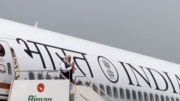 कोणत्याही संकटाला तोंड देण्याची क्षमता, मोदी ‘Air India One’ मधून बांग्लादेशला, या VVIP विमानाचं वैशिष्ट्यं काय?