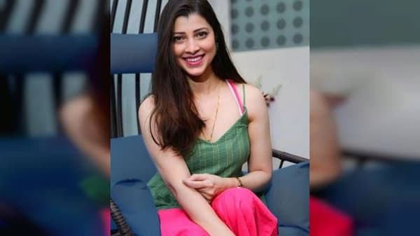 मराठमोळी अभिनेत्री तेजस्विनी पंडित सध्या सोशल मीडियावर मोठ्या प्रमाणात सक्रिय असते. नवनवीन फोटोशूट करत ती सोशल मीडियावर शेअर करते.