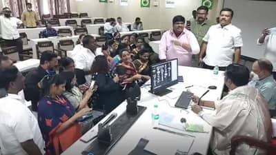 सांगली महापालिका सभेत राष्ट्रवादी आणि भाजप नगरसेवकांमध्ये जोरदार खडाजंगी, महापौरांना या मुद्यावर घेराव