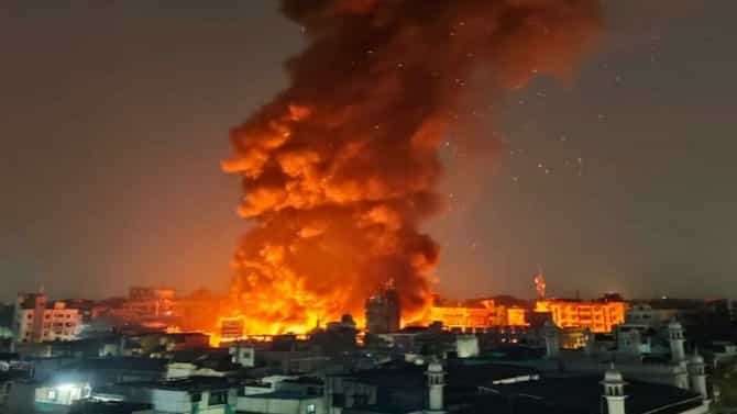 Pune Fire | पुण्यातील फॅशन स्ट्रीटला लागलेली भीषण आग आटोक्यात, तब्बल 800 दुकानं आगीच्या भक्ष्यस्थानी
