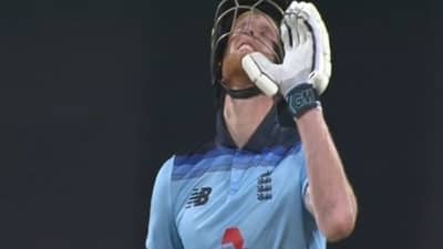 Ind vs Eng : एका रन्सने शतक हुकलं, आकाशाकडे पाहत दिवंगत पित्याला सॉरी म्हटलं, पुण्यात बेन स्टोक्सचा झंझावात!