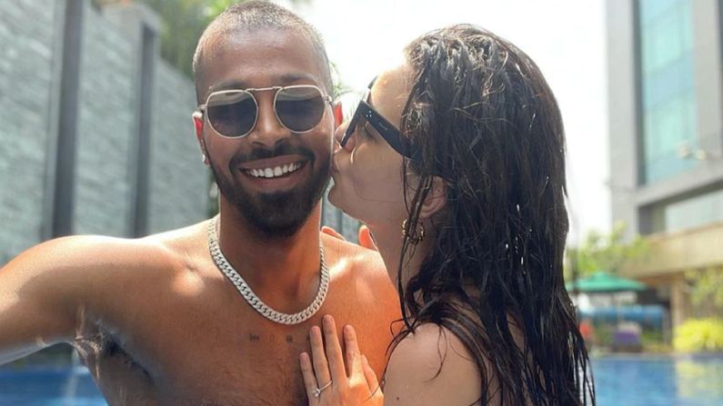 नताशाचा रोमँटिक अंदाज, स्विमिंग पूलमध्ये हार्दिकला किस करतानाचा फोटो सोशल मीडियावर शेअर