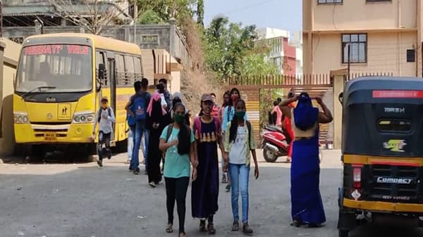 School Fee : खासगी शाळा 15 टक्के फी माफीविरोधात आक्रमक, ‘मेस्टा’चा न्यायालयात जाण्याचा सरकारला इशारा