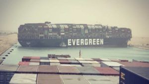 Suez Canal Blockage : सुएझ कालव्यात महाकाय जहाज अडकल्याने जगभरातील व्यापार ठप्प, भारतावर काय परिणाम?