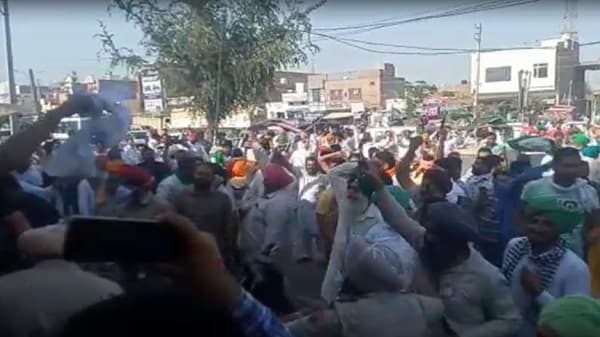 पंजाबमध्ये संतापलेल्या शेतकऱ्यांकडून भाजप आमदाराला मारहाण, कपडे फाडत काळेही फासले