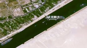 Suez canal: भारतीय चालकाची चूक भोवली अन् ते अवाढव्य जहाज कालव्यात रुतलं? Suez canal: भारतीय चालकाची चूक भोवली अन् ते अवाढव्य जहाज कालव्यात रुतलं?