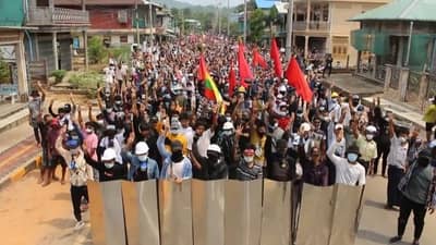 PHOTOS : एका दिवसात 100 पेक्षा जास्त लोकांची हत्या, म्यानमारमधील सैन्याकडून दडपशाही, जगही हैराण