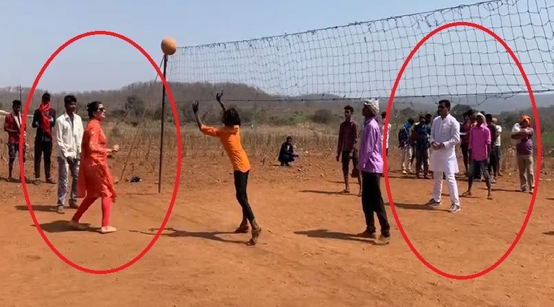 VIDEO : आमदार विरुद्ध खासदार, राणा दाम्पत्य मैदानात, गाडी थांबवून Volleyball मॅच