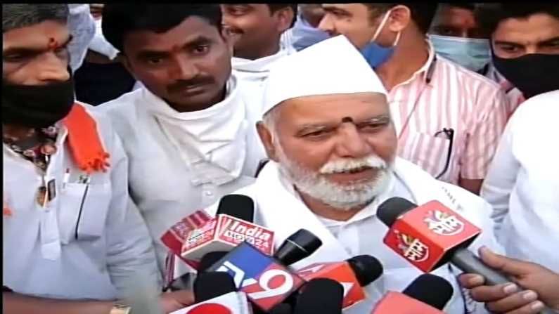 प्रशासनानं वारकऱ्यांमध्ये फूट पाडण्याचा प्रयत्न केला, बंडातात्या कराडकर यांच्याकडून देहूच्या वेशीवरील आंदोलन स्थगित प्रशासनानं वारकऱ्यांमध्ये फूट पाडण्याचा प्रयत्न केला, बंडातात्या कराडकर यांच्याकडून देहूच्या वेशीवरील आंदोलन स्थगित