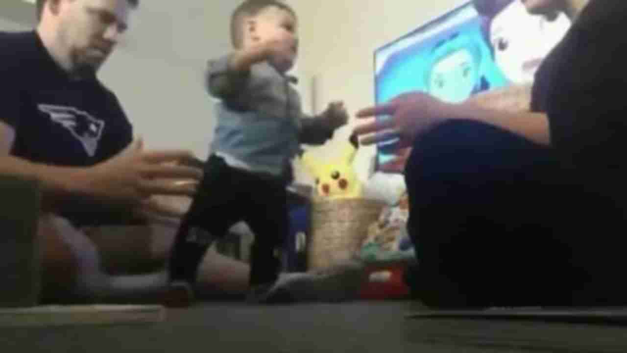 Video | बाळाने पहिलं पाऊल टाकलं, वडिलांची रिअ‌ॅक्शन पाहून नेटकरी भावूक; व्हिडीओ एकदा पाहाच