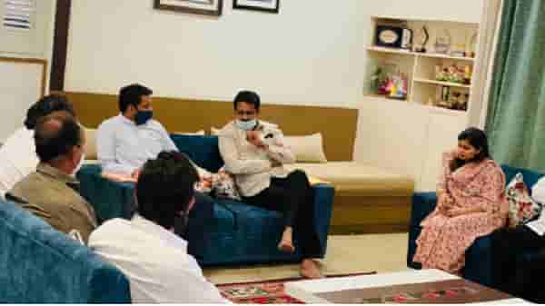 राष्ट्रवादीचे नेते पार्थ पवार भाजप नेते हर्षवर्धन पाटलांच्या भेटीला, काँग्रेसच्या अंकिता पाटीलही उपस्थित