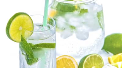 सुंदर आणि ग्लोईंग त्वचा हवी? मग लिंबू पाण्याचे सेवन आवश्यक !