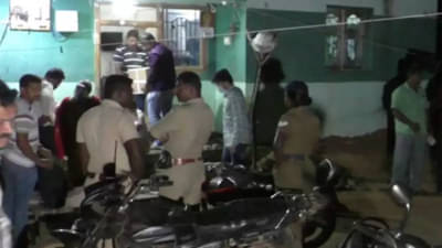 Tamilnadu Election 2021: अण्णाद्रमुकच्या आमदाराच्या ड्रायव्हरच्या घरावर छापा; एक कोटी रुपये जप्त