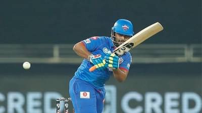 IPL 2021 : ज्या गोलंदाजांना धू-धू धुतलं, आता त्यांच्याच बचावासाठी रिषभ पंतला सिक्सर मारावे लागणार!