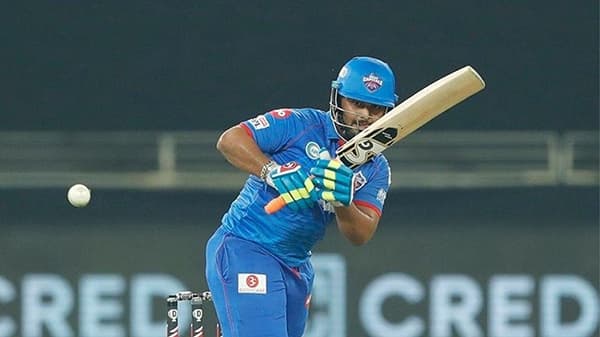 IPL 2021 : ज्या गोलंदाजांना धू-धू धुतलं, आता त्यांच्याच बचावासाठी रिषभ पंतला सिक्सर मारावे लागणार!