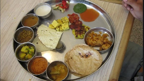 एकावर दोन थाळी फ्री मिळवण्याच्या नादात गंडा, पुण्यातील खवय्याची 31 हजारांना फसवणूक