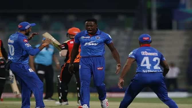 IPL 2021 : यंदाच्या पर्पल कॅपचा मानकरी कोण? हे 4 बोलर्स प्रबळ दावेदार...