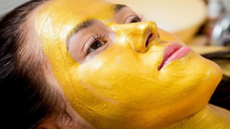 Skin Care Tips : चमकदार त्वचेसाठी 'हे' होममेड हळदी फेस क्लींजर वापरून पाहा!