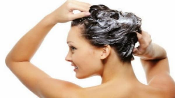 उन्हाळ्यात केस सुंदर आणि मुलायम ठेवण्यासाठी या खास टिप्स फाॅलो करा