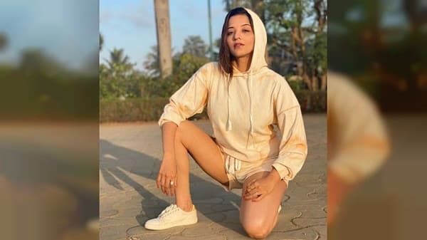 अभिनेत्री मोनालिसाने नुकतंच नवं फोटोशूट केलं आहे, या फोटोशूटचे काही फोटो तिनं सोशल मीडियावर शेअर केले आहेत.