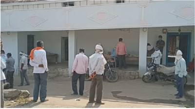 पत्नीच्या हत्येप्रकरणी जन्मठेप, माजी आमदाराच्या पॅरोलवर सुटलेल्या मुलाचा गळफास