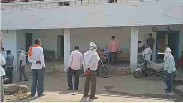 पत्नीच्या हत्येप्रकरणी जन्मठेप, माजी आमदाराच्या पॅरोलवर सुटलेल्या मुलाचा गळफास
