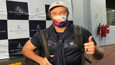 IPL 2021 : महामानव चेन्नईत पोहोचला, आरसीबीचं धमाल ट्विट, आयपीएल गाजवण्यासाठी डिव्हिलियर्स सज्ज!