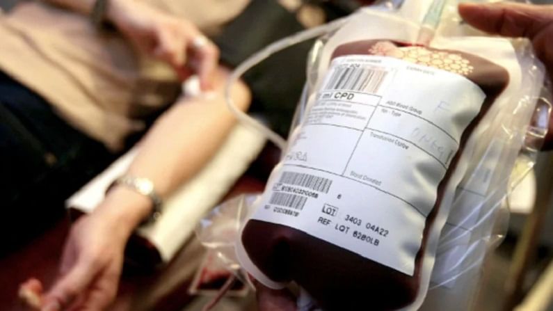 कोल्हापुरात अनोखं संकट, दररोज 15 हजार लसीकरण, लस घेतलेल्यांना रक्तदान करता येईना, 1600 पिशव्याच शिल्लक
