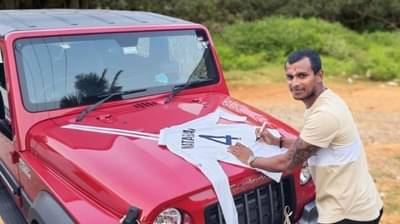 आनंद महिंद्रा यांनी शब्द पाळला, टी नटराजनला नवी कोरी गाडी भेट!