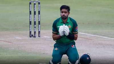 पाकिस्तानच्या बाबर आझमचा वेगवान रेकॉर्ड; विराट कोहली, हाशिम आमलाला टाकलं मागे!