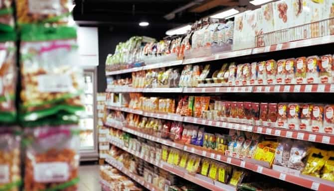सर्वसामान्यांना झटका! खायच्या तेलापासून ते दुधापर्यंत या गोष्टी महागल्या