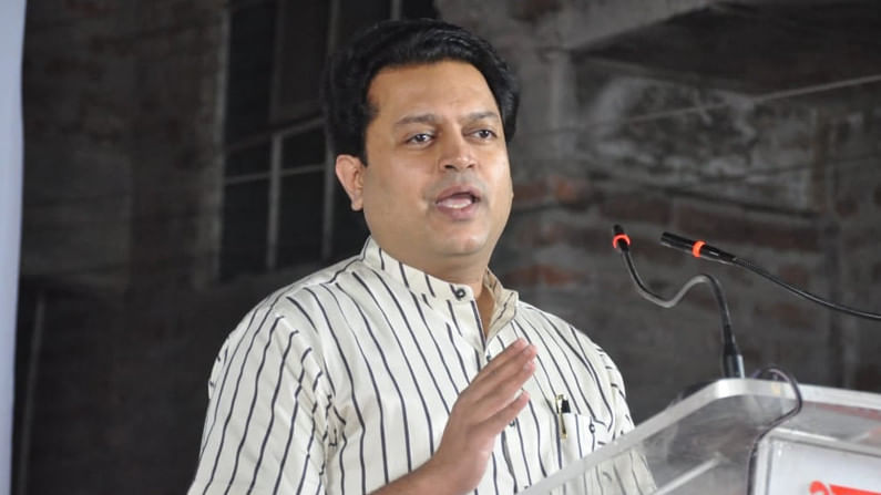 जाणकारांची मते घेऊन नीट परिक्षेबाबत अंतिम निर्णय घेणार; वैद्यकीय शिक्षणमंत्री अमित देशमुख यांची माहिती जाणकारांची मते घेऊन नीट परिक्षेबाबत अंतिम निर्णय घेणार; वैद्यकीय शिक्षणमंत्री अमित देशमुख यांची माहिती