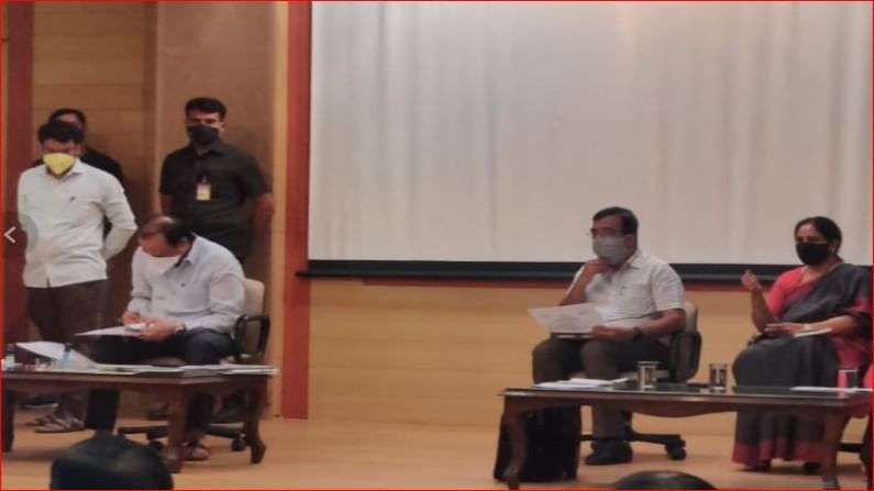 कोरोना नियंत्रणात न आल्यास कडक निर्बंधांचा विचार: अजित पवार कोरोना नियंत्रणात न आल्यास कडक निर्बंधांचा विचार: अजित पवार