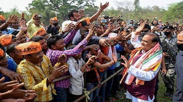 कोरोना संपलाय, मास्क लावण्याची गरज नाही; मास्क लावले तर ब्युटीपार्लर्स कशी चालणार?
