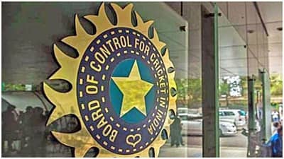 Covid-19 : IPL सामने मुंबईबाहेर नेण्याच्या हालचाली, BCCI मोठा निर्णय घेणार?