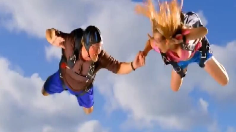 मिळालेल्या माहितीनुसार, ब्रिटनमध्ये राहणाऱ्या William आणि Leslie यांनी आम्ही सेक्च्यूअली अॅक्टिव्ह असल्याचे कबुल केलेले आहे. जेव्हा जेव्हा सेक्सचा विषय येतो; तेव्हा प्रत्येक वेळी मी वेगवेगळ्या प्रकारे सेक्स करण्याचा विचार करते, असं Leslie ने सांगितलंय.