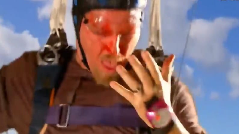 काही क्षणांत ते दोघेही जमिनीवर पडणार असल्याचे लक्षात आल्यानंतर William ने Leslie चे पॅराशूट गडबडीत उघडले. यामुळे Leslie तर बचावली मात्र स्वत:चे पॅराशूट थोड्या उशिराने उघडल्यामुळे William थेट जमिनीवर आदळला. एवढ्या उंचावरुन अगदीच जोरात जनिमीवर अदळल्यामुळे William ला जबर मार लागला. या घटनेत त्याचे नाक तुटले