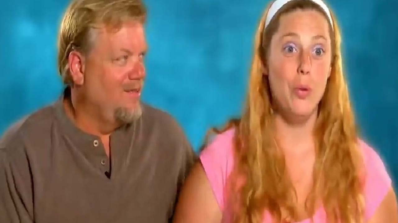 कधी कोणाला कशाची इच्छा होईल काहीही सांगता येत नाही. सध्या एक जोडी त्यांच्या अशाच वेगळ्या इच्छेमुळे चर्चेत आली आहे. संपूर्ण जगभरात त्यांच्या या इच्छेची जोरदार चर्चा रंगली आहे. एका महिलेला आपल्या जोडीदारासोबत थेट हवेत स्काय डायव्हींग करताना सेक्स करण्याची इच्छा झाली. मात्र, या इच्छेची मोठी किंमत महिलेच्या जोडीदाराला नंतर चुकवावी लागली आहे.