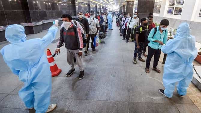 लॉकडाऊन लागू करु नका, गरिबांचं नुकसान होईल, संशोधक-डॉक्टरांची सरकारला विनंती