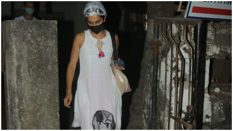 Photos : अभिनेत्री तापसी पन्नू बॉयफ्रेंडसोबत सलूनमध्ये, तिला पाहून चाहतेही Shocked