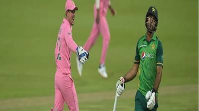 चिडक्या क्विंटन डी कॉकला आयसीसीने दाखवला इंगा, आता असं काही करण्याअगोदर तो लक्षात ठेवेन...!