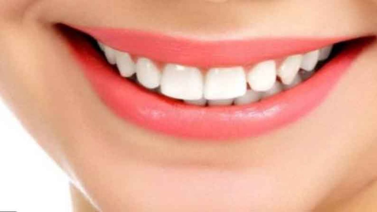डेंटल इम्प्लांट्स केल्यानंतर 'हे' पदार्थ खाताय? जाणून घ्या तज्ज्ञ काय  म्हणतायत... - Marathi News | Dental care tips after dental implants by dr  chirag desai | TV9 Marathi